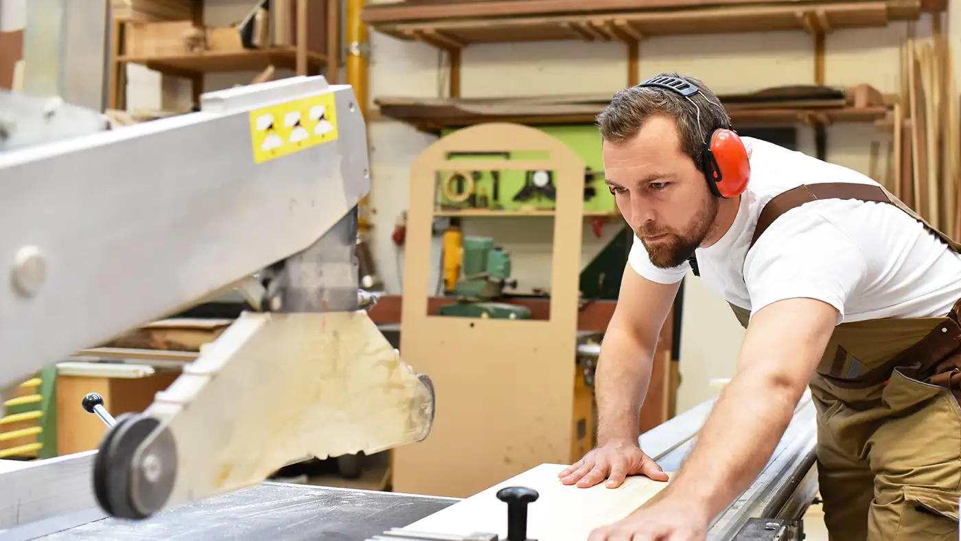 Handwerkerpreise erklärt: Was steckt im Stundensatz?